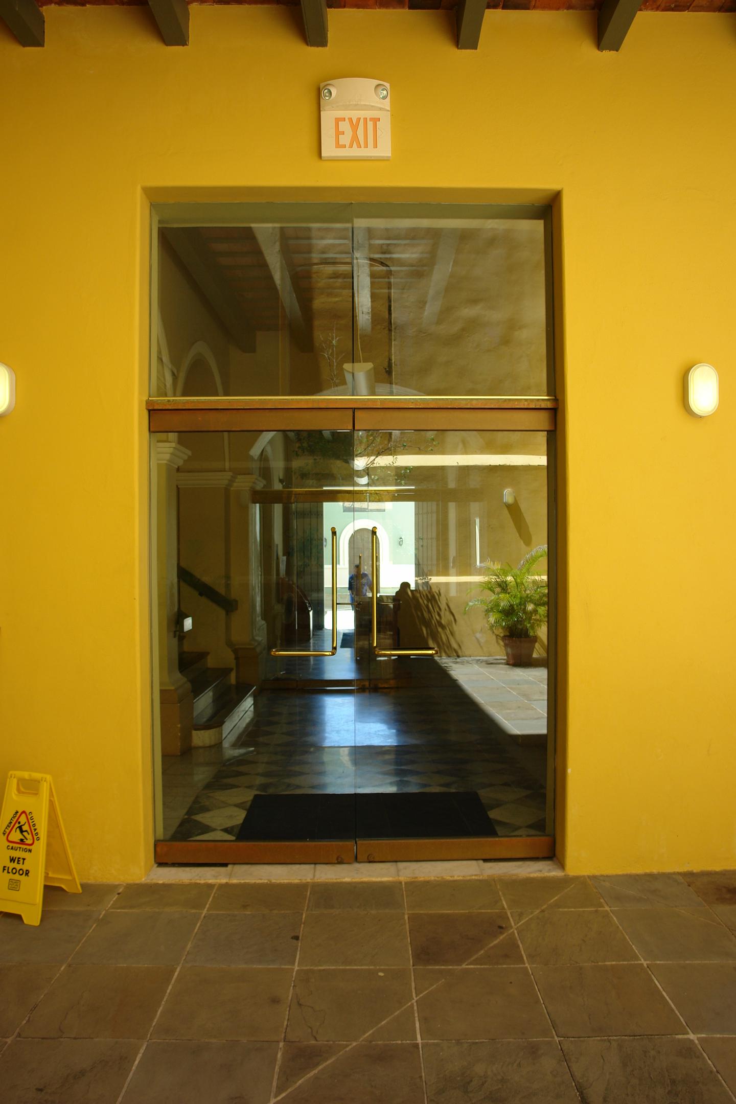 Calle de la Fortaleza 56 - Antigua Real Audiencia - Conservatorio De Artes Del Caribe - San Juan (Viejo San Juan) - 2011 00052